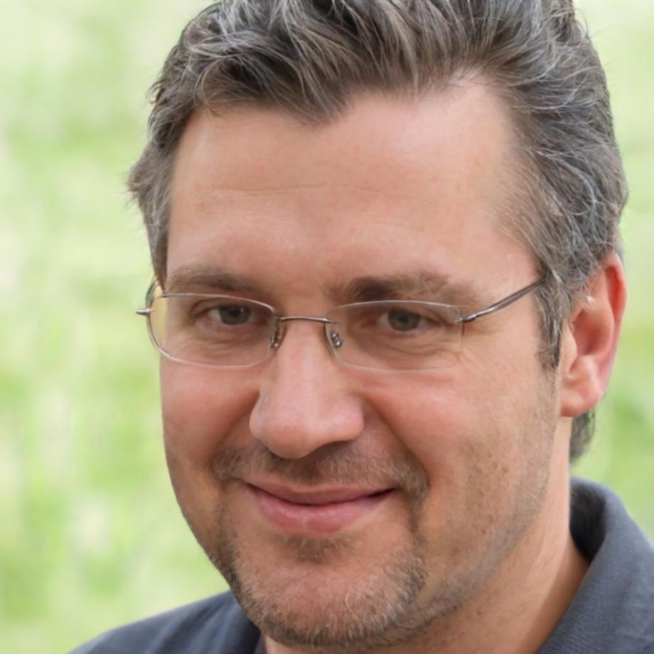 Henrik Morozov, Especialista en Análisis Comparativo